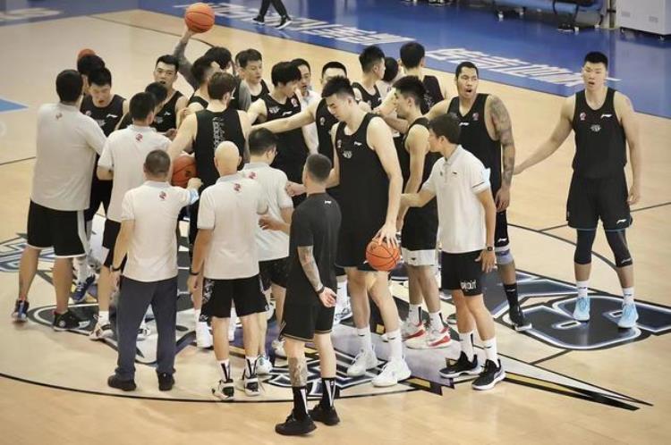 北京首钢新任主教练解立彬「北京首钢官宣NBA球员正式加盟解立彬重任在肩能否打进前四」