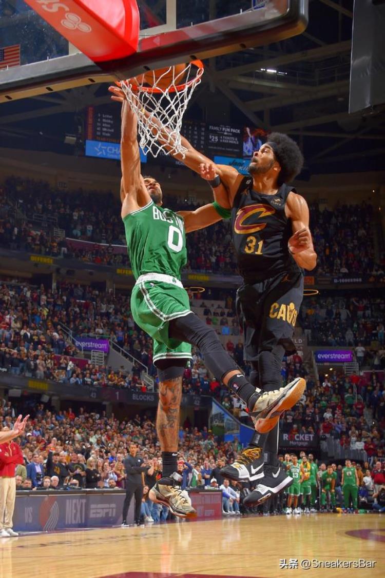 nba每日球员上脚球鞋「每日NBA球星上脚球鞋11月6日」