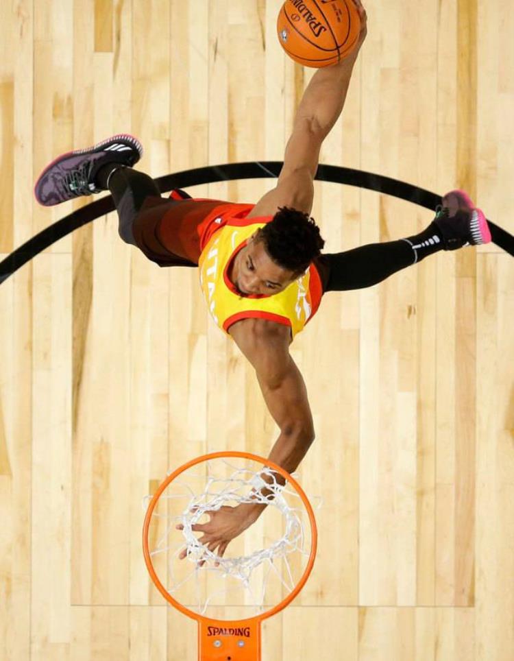 史上最精彩扣篮大赛「32届NBA扣篮大赛29个迷人瞬间」