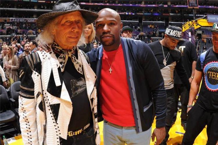 nba场边座位价格「NBA场边的位置哪些名人在坐场边的票价要10万吗」