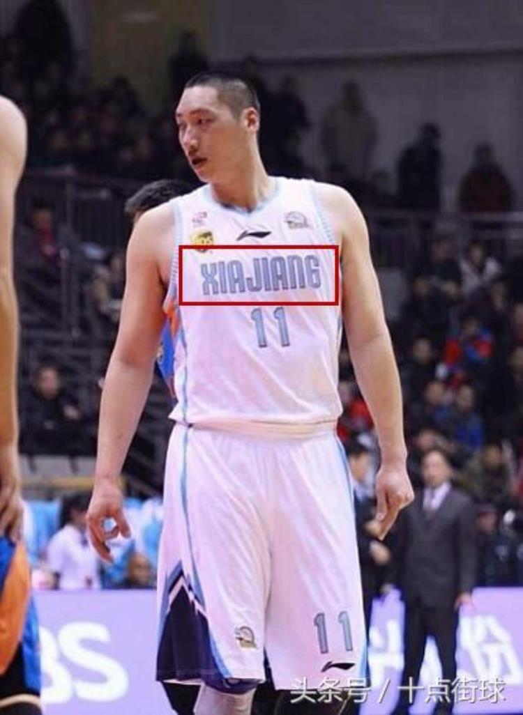 王治郅告诉你NBA到底有多专业全球就NBA用这样的材质制作篮球
