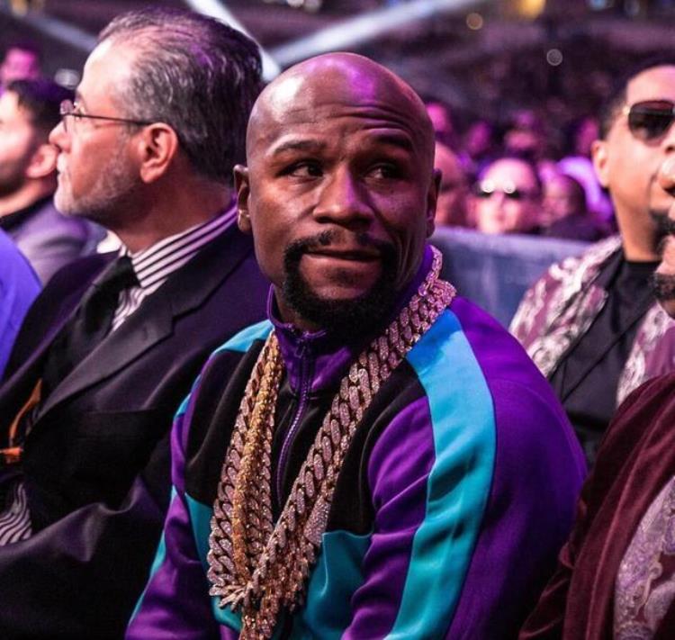 nba球星金链子「看NBA戴396万金链子私下过着国王般的生活有钱到流泪」