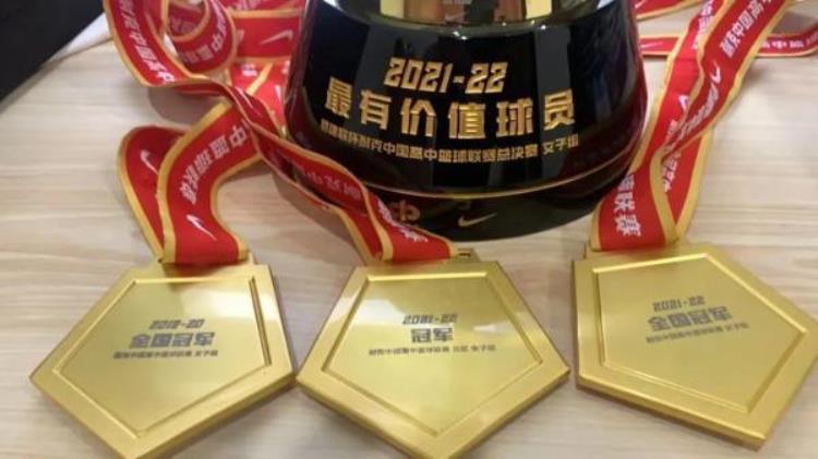 清华女子篮球「全国总冠军MVP这个19岁女孩打篮球打进清华」