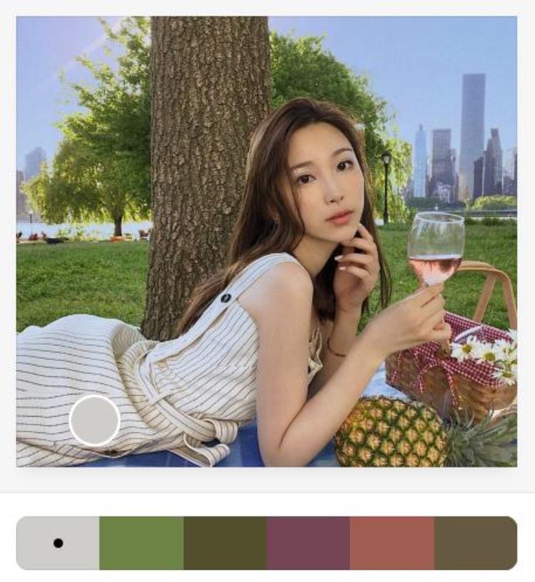 多次出现在湖人替补席位号称最美女詹蜜的金兜兜看球穿什么
