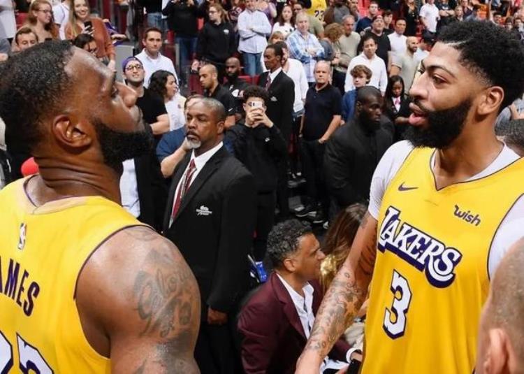 nba现役最高工资合同「NBA至今最高的10个薪资合同库里4年215亿美元仅排第二」