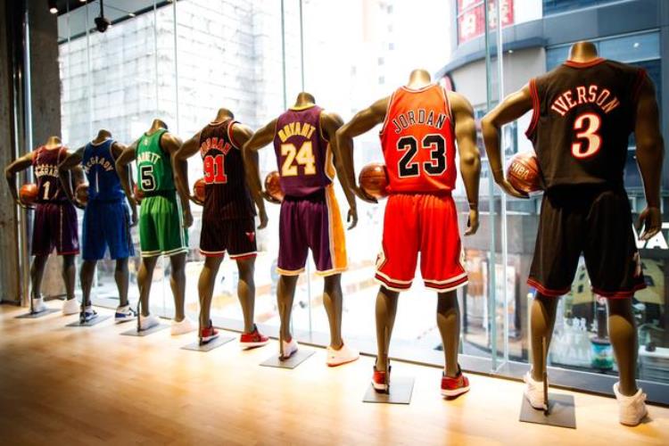 全球最大nba旗舰店在广州揭幕了吗「全球最大NBA旗舰店在广州揭幕」
