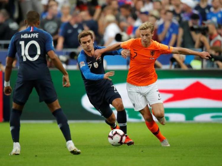 荷兰球员德容「为什么他会引起众多豪门哄抢荷兰新星德容特点分析」