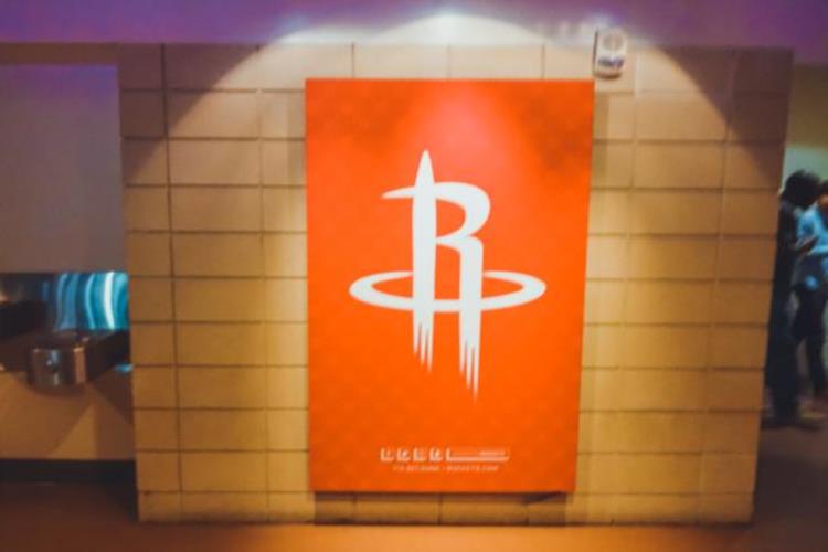 丰田体育中心火箭队「我在火箭队的丰田中心看见了自己的青春梦想」