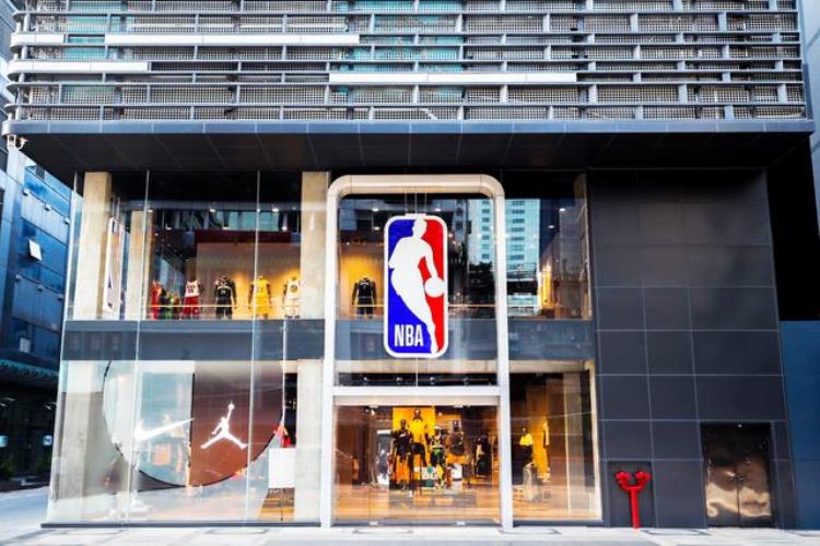 全球最大nba旗舰店在广州揭幕了吗「全球最大NBA旗舰店在广州揭幕」