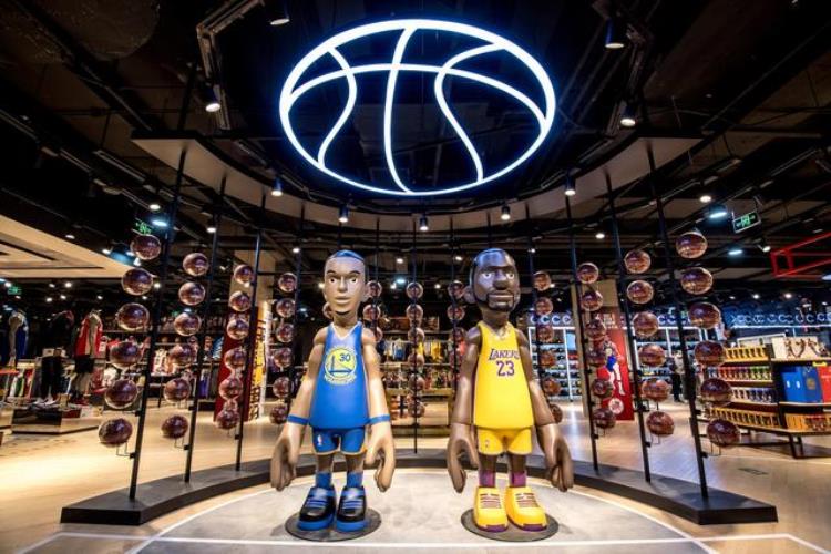 美国nba旗舰店「北美之外最大的NBA旗舰店今天在北京盛大开业」