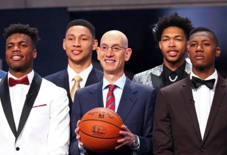 nba现役最高工资合同「NBA至今最高的10个薪资合同库里4年215亿美元仅排第二」