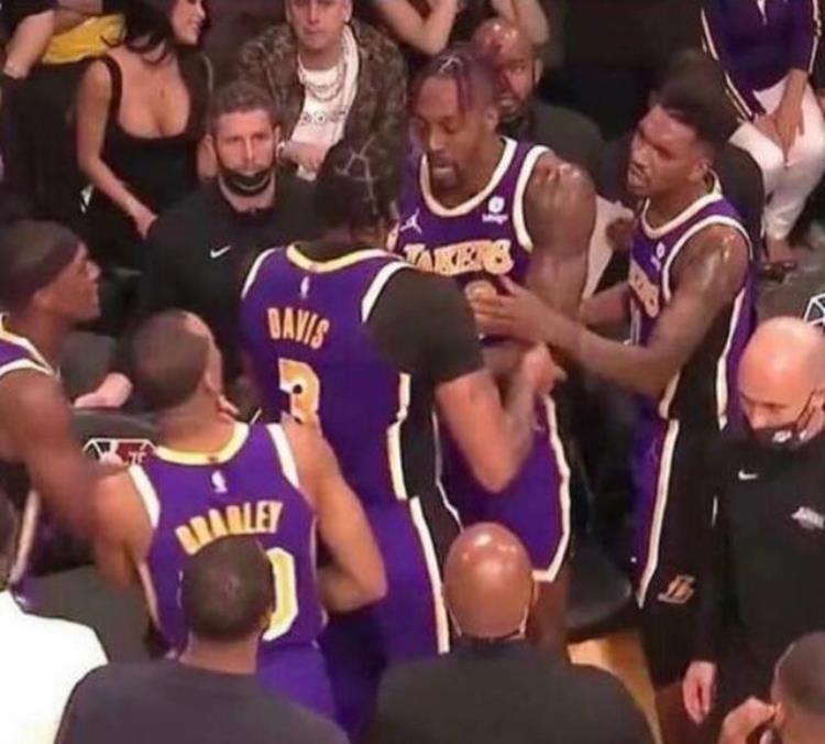 NBA球队内讧事件独行侠3J组合解体因红颜祸水湖人两次上榜