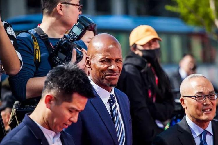 北京哪里买球鞋「买鞋打卡的新去处NBA北京旗舰店开业暗藏好多惊喜」