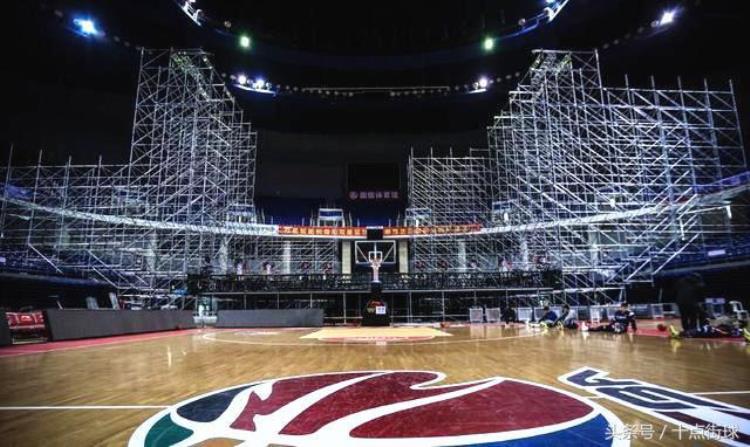 王治郅告诉你NBA到底有多专业全球就NBA用这样的材质制作篮球