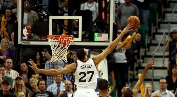 nba现役最高工资合同「NBA至今最高的10个薪资合同库里4年215亿美元仅排第二」