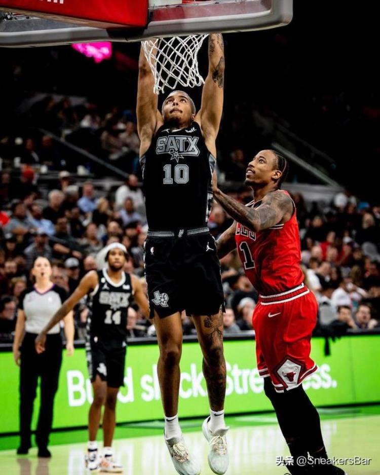 nba每日球员上脚球鞋「每日NBA球星上脚球鞋11月6日」