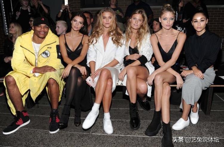 湖人女老板珍妮巴斯「从NBA名媛到最强女老板珍妮巴斯的故事远比你想象的精彩」