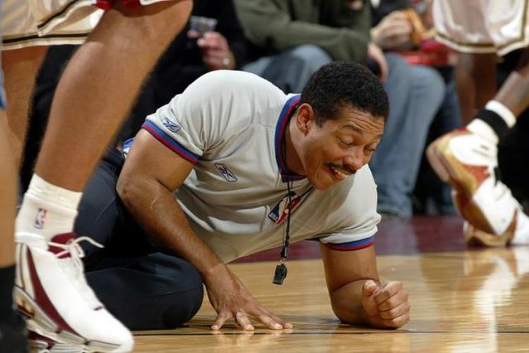 nba全队犯规几次罚球「NBA季后赛规则改动一览主场球队7次满犯规增加2次球权」