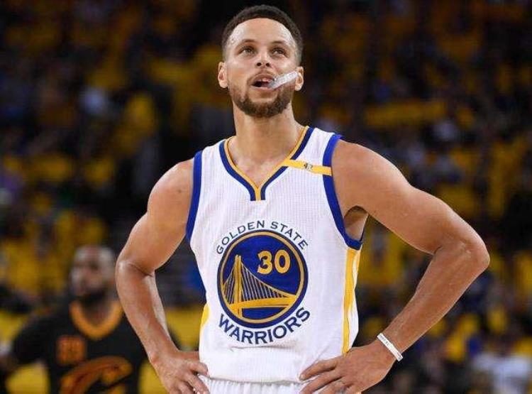 NBA穿两对袜子「也是个人癖好NBA球星爱穿两双球袜」