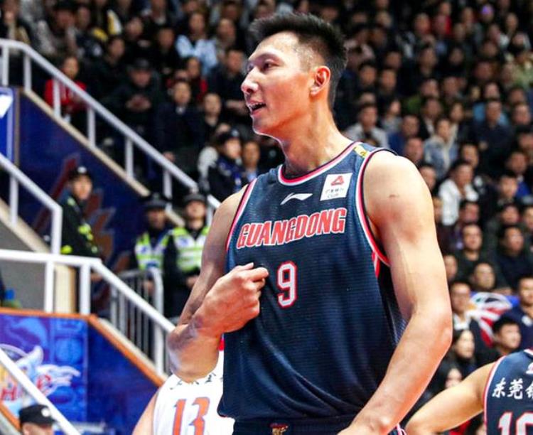 6年NBA15年CBA易建联一共赚到多少钱男篮天花板当之无愧