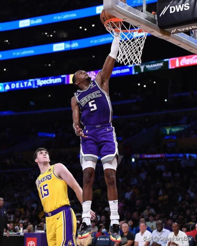 nba球星今日上脚球鞋「每日NBA球星上脚球鞋10月28日」