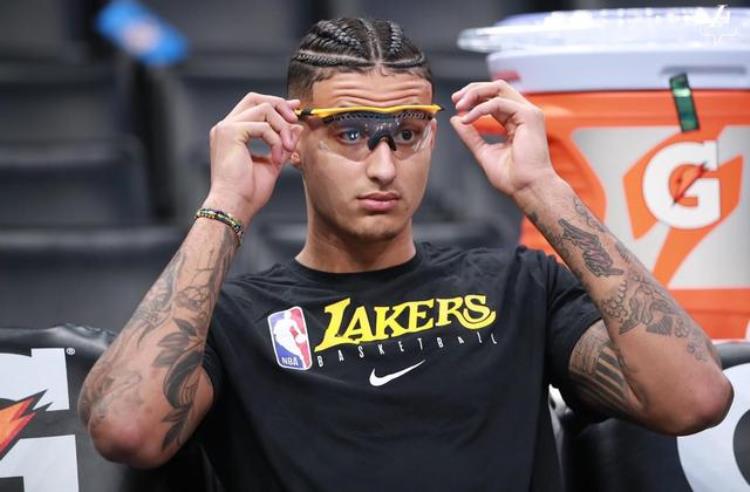 NBA球星戴护目镜都啥样隆多酷似黑客帝国库里戴护目镜太搞笑