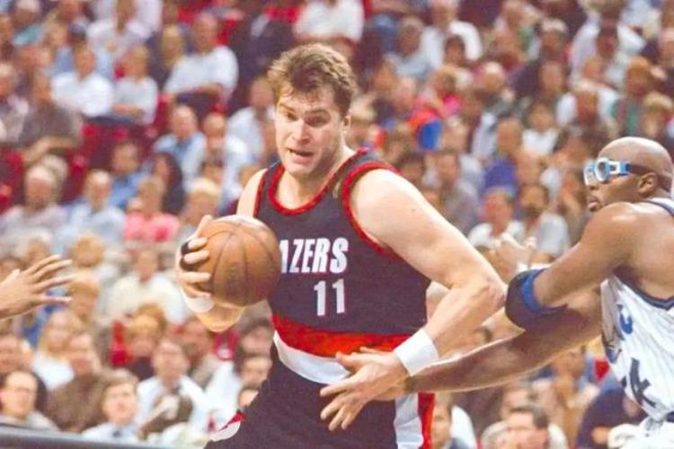姚明的身高在巨人当中排名多少「姚明高居榜首奥尼尔未上榜盘点NBA身高220CM以上的10大长人」