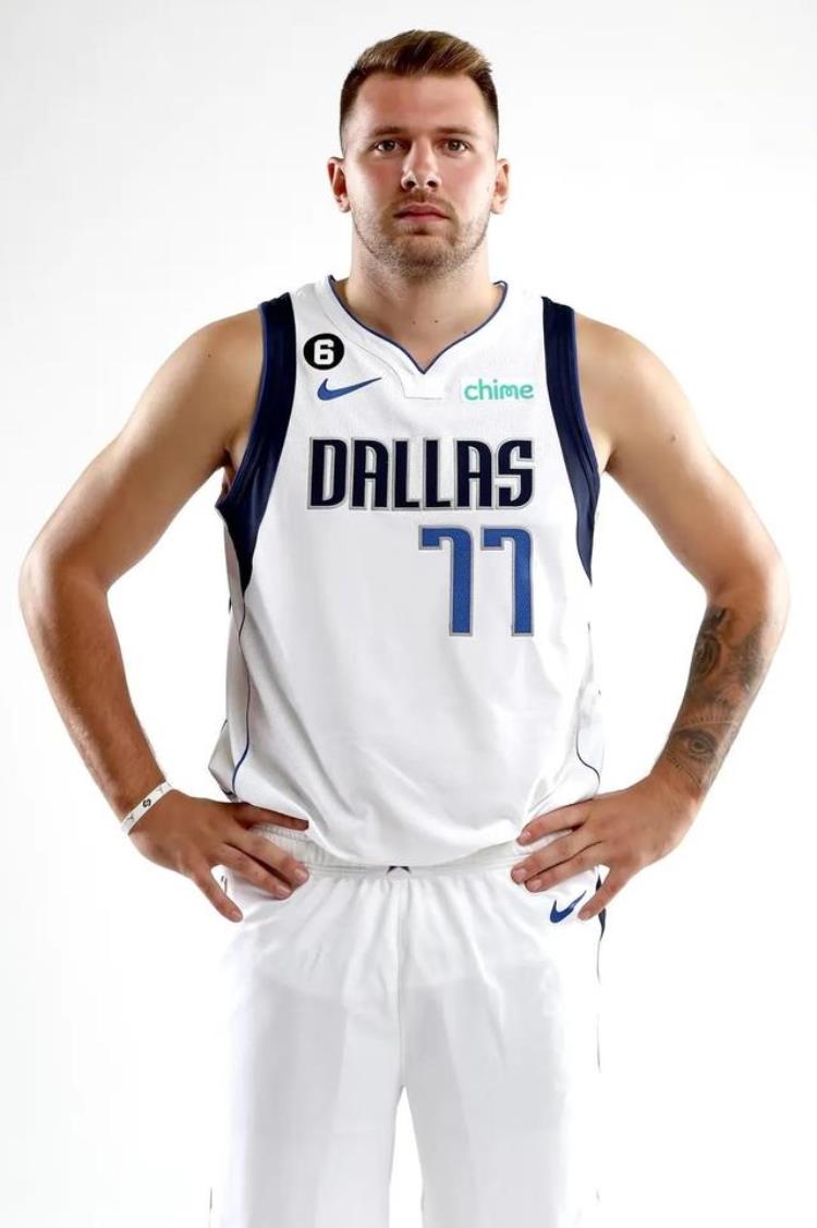 篮球球衣6号代表什么「NBA新赛季所有球员球衣右上角都有个明显的6号是什么意思」