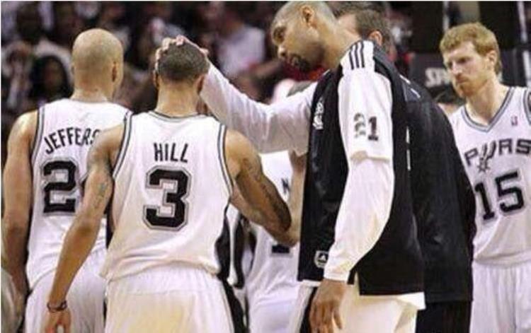 被邓肯摸秃顶的球员「NBA摸头狂人邓肯摸秃马努排第一联盟没有加内特不敢摸的头」