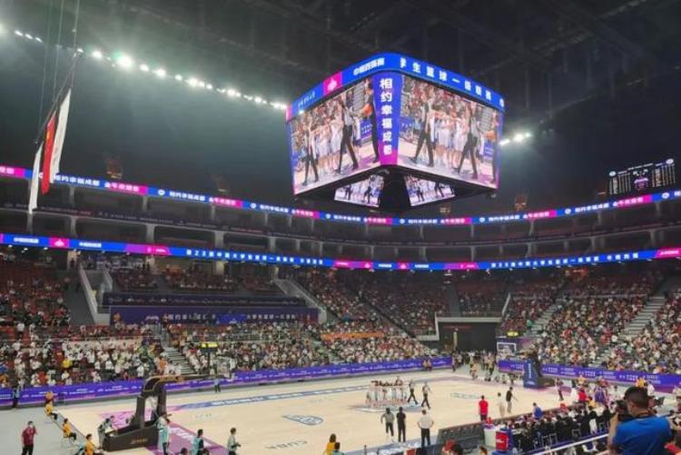 NBA球馆大屏幕「NBA标准超1000㎡大屏这个体育馆绝了」