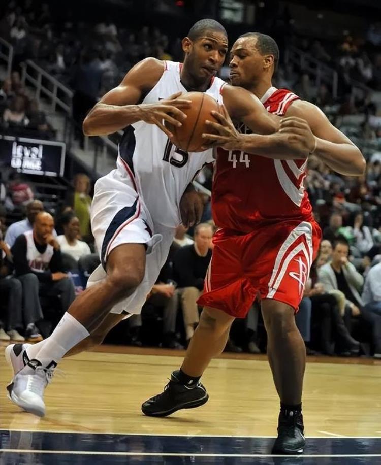 罚球怪异的传奇生涯从落选秀到被人熟知NBA最矮的首发中锋