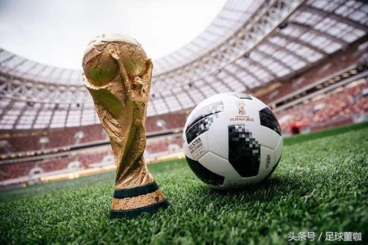 俄罗斯世界杯的比赛用球「俄罗斯世界杯激战正酣比赛用球黑色变成红色了解一下」