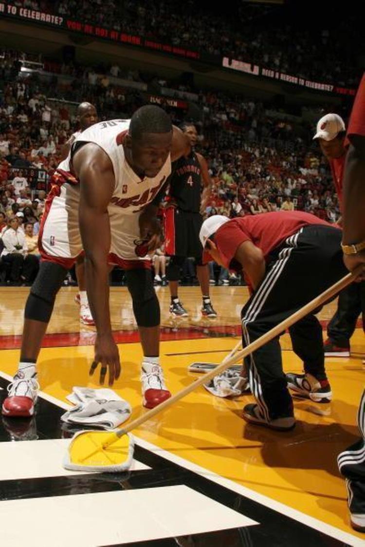NBA工作人员薪资有多高捡球收入上百擦地板都能买套房