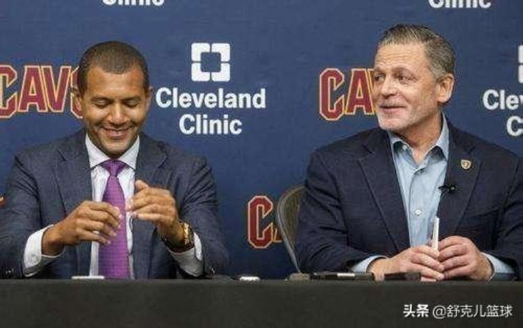 篮球俱乐部总经理跟主教练谁地位高「NBA为什么不让教练来选人要让总经理选最好的总经理是谁」
