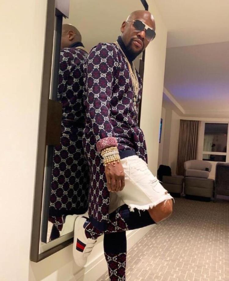nba球星金链子「看NBA戴396万金链子私下过着国王般的生活有钱到流泪」