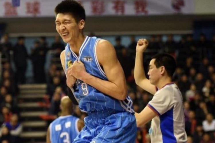 NBA球星如何回击裁判的黑哨麦迪骂脏字华莱士欲动手