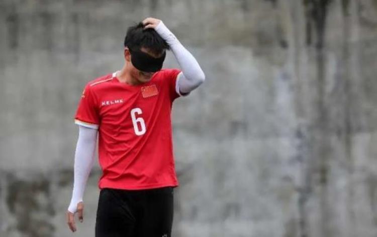 残奥会盲人足球中国对日本「残奥健儿战东京中国国家盲人足球队黑暗中绽放光芒」