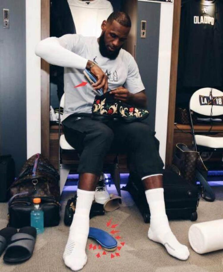 nba球员为什么送鞋不送鞋垫「涨知识NBA球星送球鞋不送鞋垫的原因竟然是鞋垫」