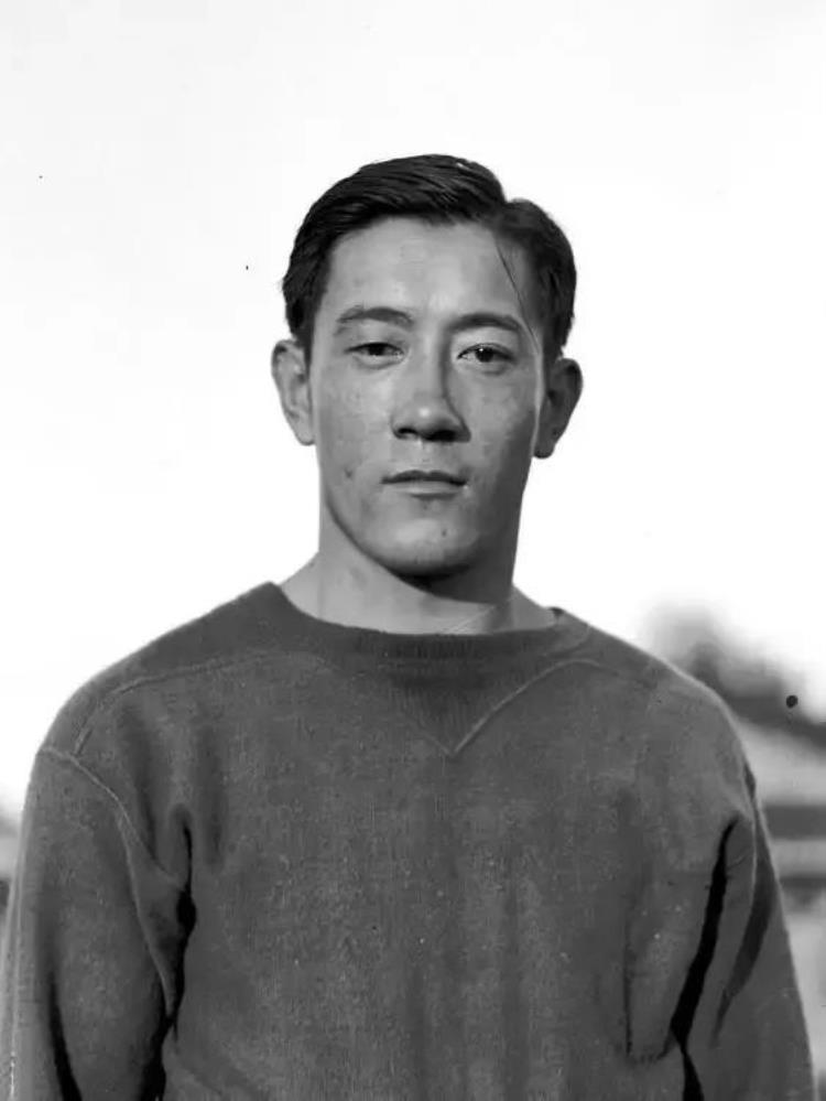 刘长春当年100米跑的最好成绩是( )「中国奥运第一人刘长春1932年参加100米和200米比赛成绩如何」