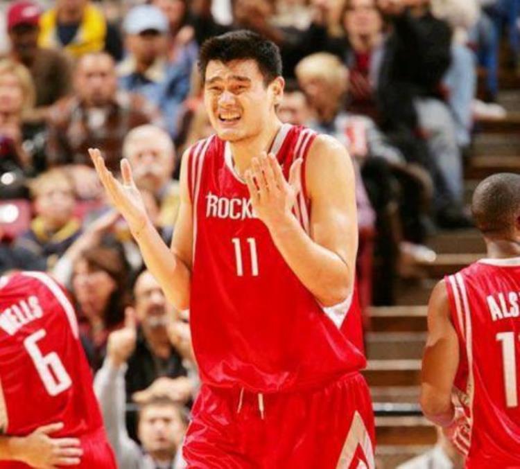 NBA球星如何回击裁判的黑哨麦迪骂脏字华莱士欲动手