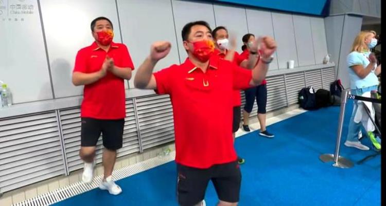 曹缘夺冠杨健不开心「曹缘夺冠杨健最不想看到最后一跳一直在泳池旁观看不服气瘪嘴」