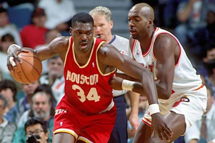 NBA历史第一中锋是谁「谁是NBA历史第一中锋美媒公布前20名单魔兽第15奥尼尔仅第4」
