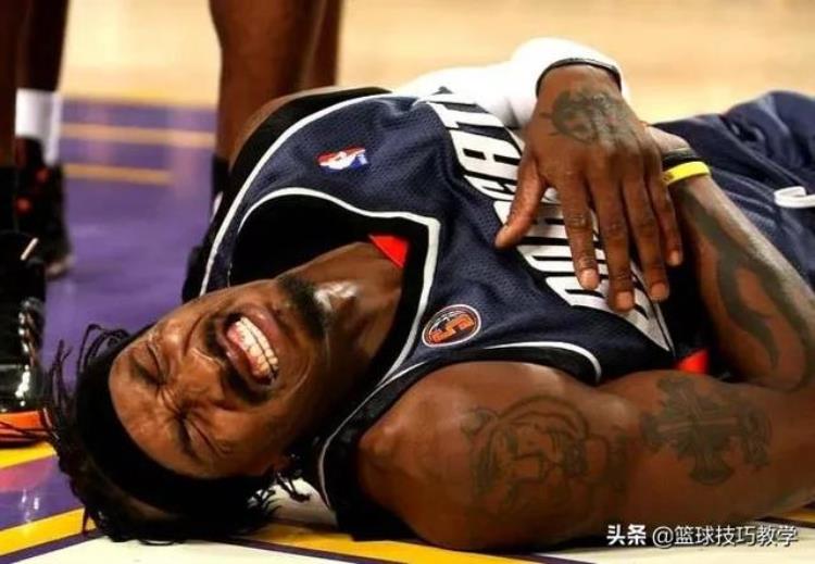 努尔基奇什么伤「NBA六大严重伤病努尔基奇断腿最后一名头颅直接被打碎了」