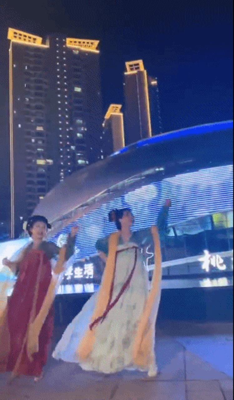 冬奥会开幕式的热场节目竟是30分钟的广场舞「冬奥会开幕式的热场节目竟是30分钟的广场舞」