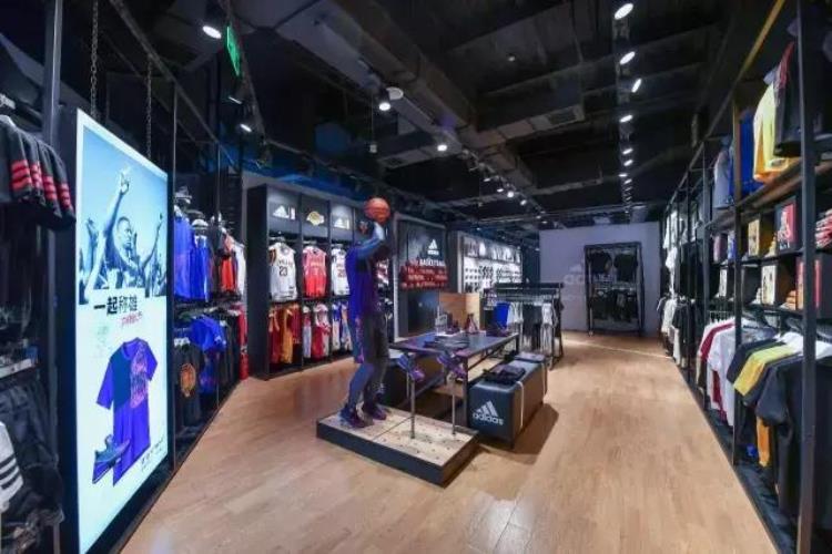 阿迪达斯篮球鞋专卖店「听说阿迪达斯中国区最大的篮球专营店在成都搞事情」