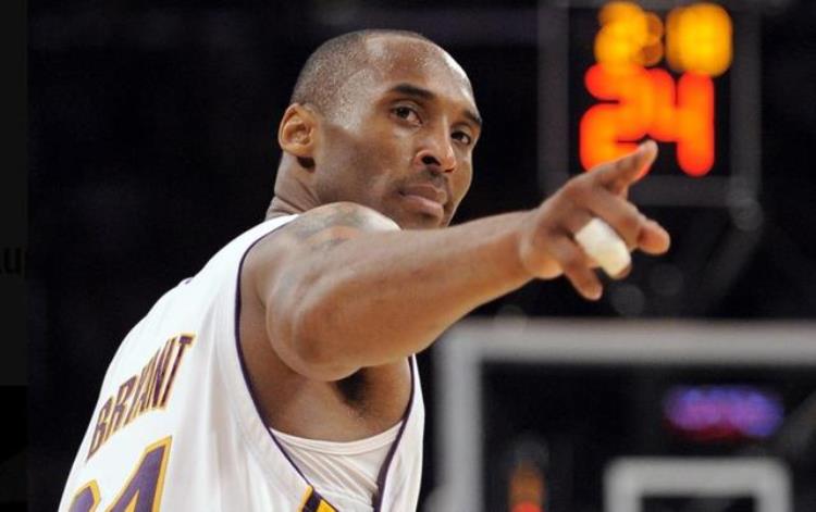 传奇球星科比突然离世震惊NBA和世界各地球迷人们沉痛悼念