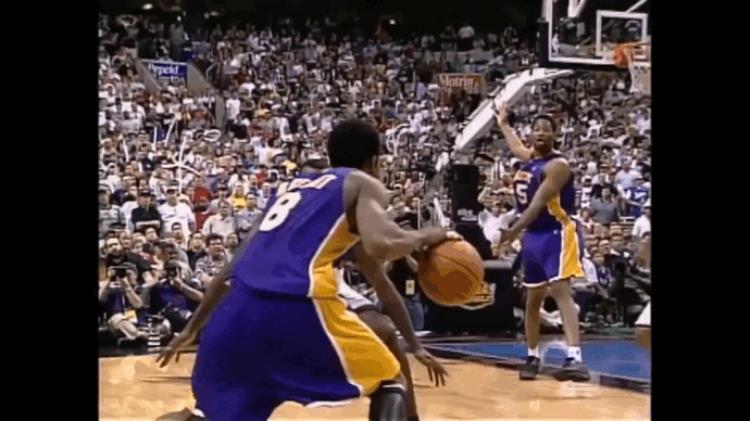 2001年艾弗森vs科比总决赛回放「一波回忆杀2001年NBA总决赛科比Vs艾弗森」