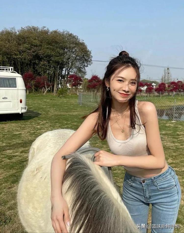 nba主播美娜真实身高「NBA主播美娜实力告诉你如何成为傻傻的刘畊宏女孩」