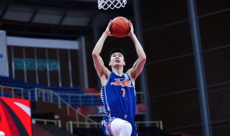 21岁郭昊文报名参加NBA选秀实现为国争光的人生梦想