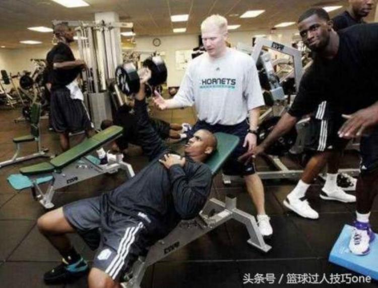 奥尼尔打球时体重「打球体重不够怎么办看NBA球星是怎么练奥尼尔一天吃5顿」